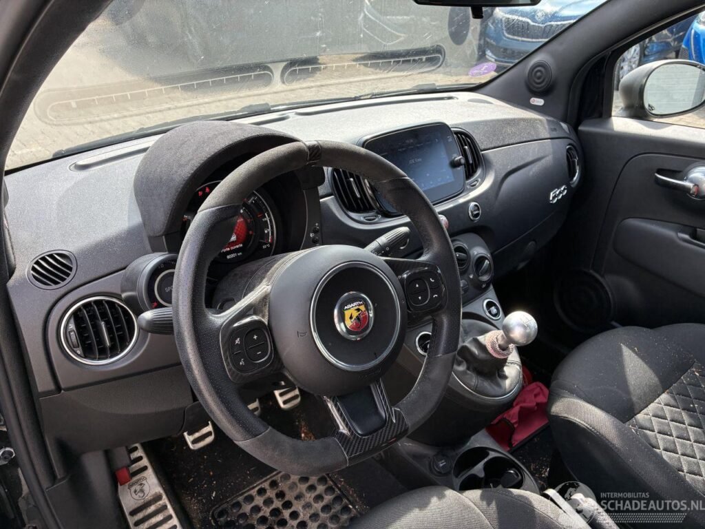 Abarth ABARTH 695 2023